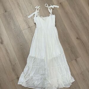 En creme white flowy jumpsuit bow tie womens size medium women’s